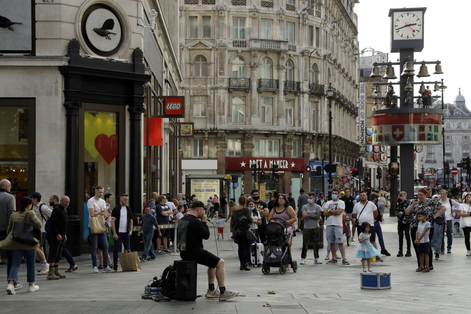 Police, protesters clash as London eyes tighter virus rules