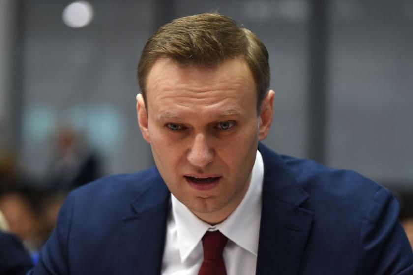 Navalny shows early stages of recovery from poisoning